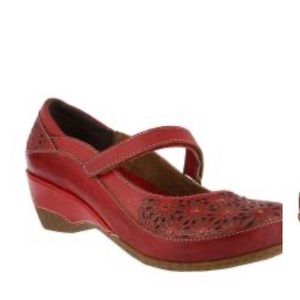 L’Artiste Finlandia Red Shoes